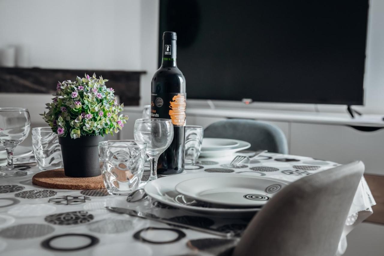 Appartement Neuf, Moderne Et Confortable! Ernée المظهر الخارجي الصورة