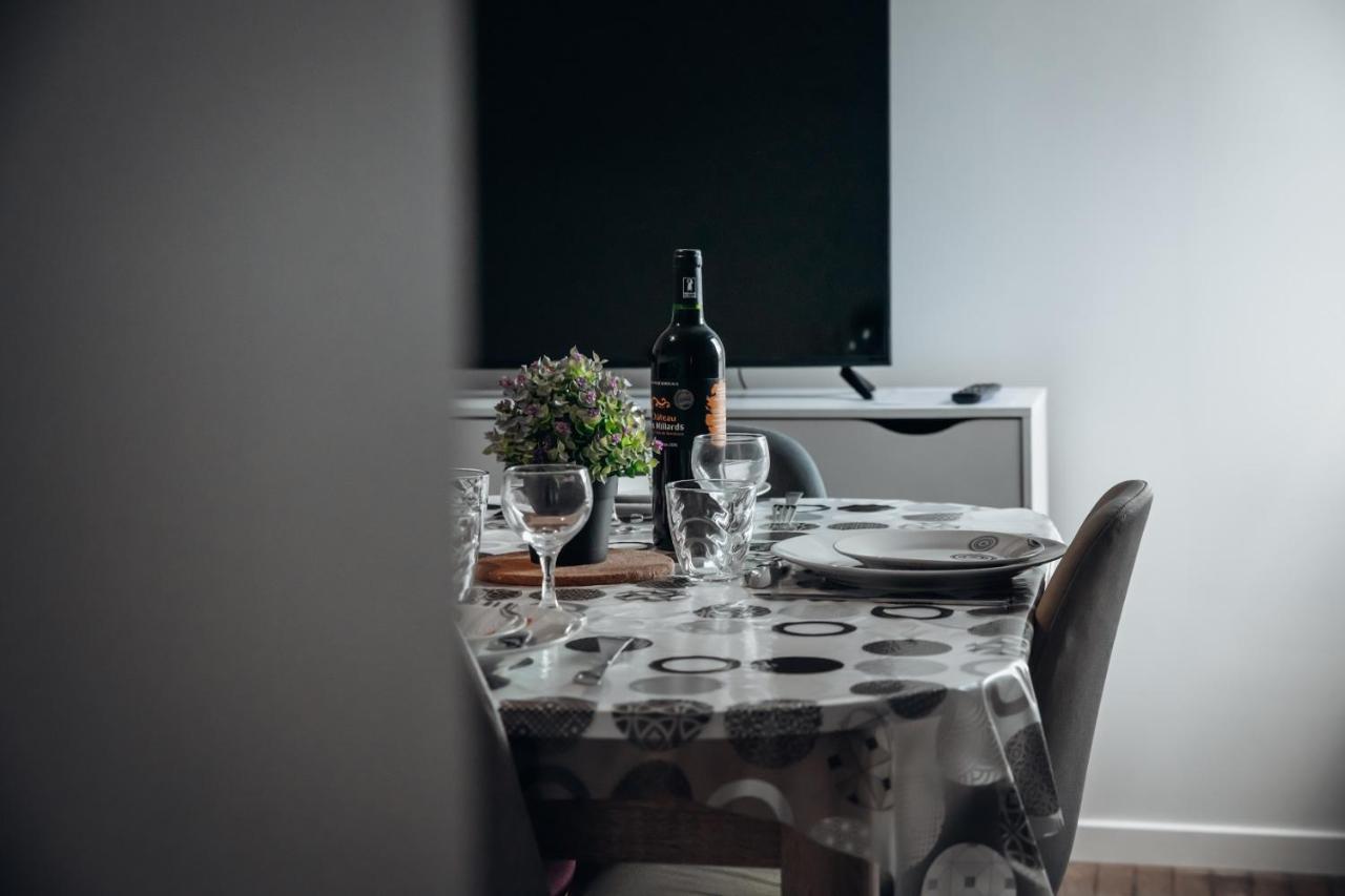 Appartement Neuf, Moderne Et Confortable! Ernée المظهر الخارجي الصورة