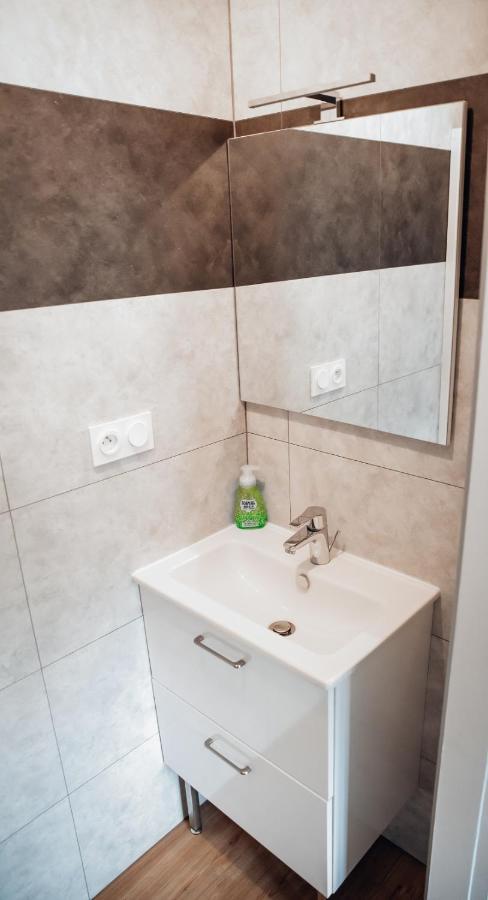 Appartement Neuf, Moderne Et Confortable! Ernée المظهر الخارجي الصورة